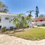 Apartment With Easy Access To Indian Rocks Beach!