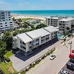 Stay Beachside I Stunning Views Walk Everywhere