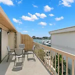 Beach Getaway! 5Min Walk To The Beach! Gulf & Bay Views