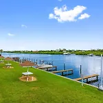 Bayshore Yacht & Tennis 806