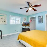 Waterfront Getaway With Pool And Dock - Walk To Beach!