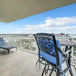 Oceanfront Condo Sleeps 6 Walk To Beach Pool