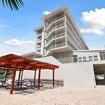 Coastal Retreat I Unbeatable Location I Sleeps 8