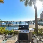 Coastal Retreat I Unbeatable Location I Sleeps 8