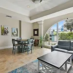 Coastal Retreat I Unbeatable Location I Sleeps 8