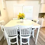 Sunny Shores Retreat 3