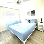 Sunny Shores Retreat 3