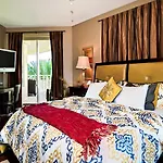 Mandalay Beach Club 606