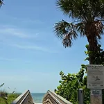 Hidden Paradise - Green Suite