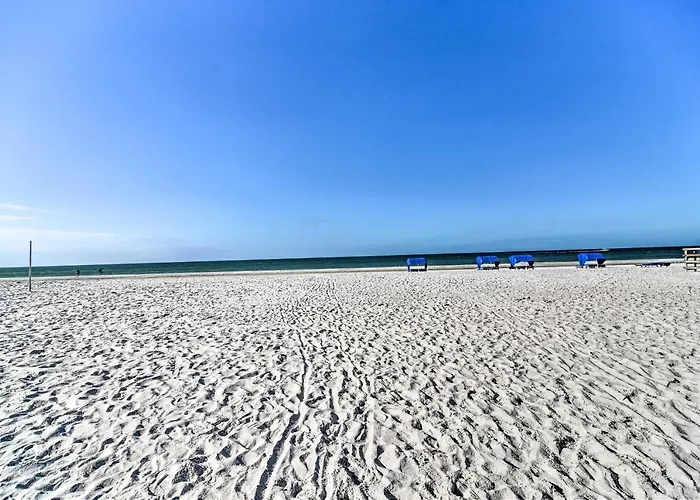 Beachfront Indian Shores Condo - Pool And Hot Tub!