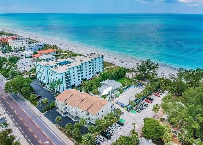 100 Steps To Beautiful Indian Rocks Beach, Oceanside, 2 Bedroom Updated Condo