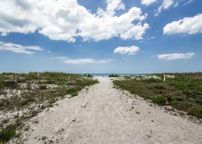 Charming Beach Cottage With Stunning Unset Views Pets Are Welcome Here Bella7