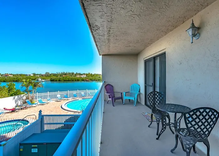 Bay Shores Yacht & Tennis 208, 2 Bedrooms, Sleeps 6, Heated Pool, Spa, Bay View