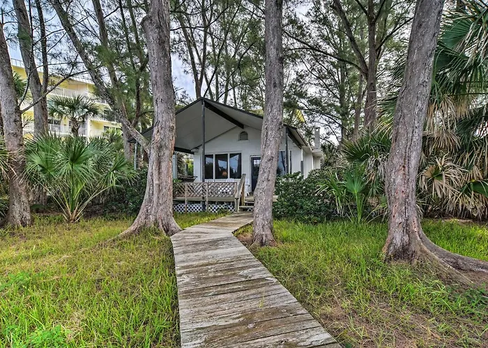 Beachfront Indian Rocks Escape With Ocean View Deck!