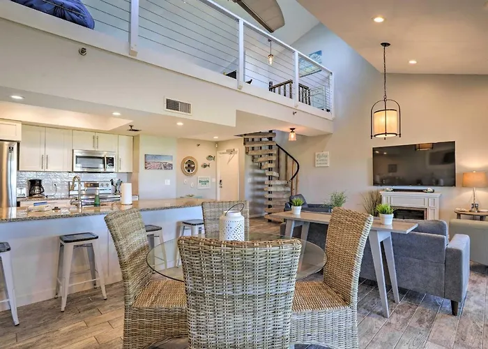 Walk To Beach Condo With Pool In Indian Shores!