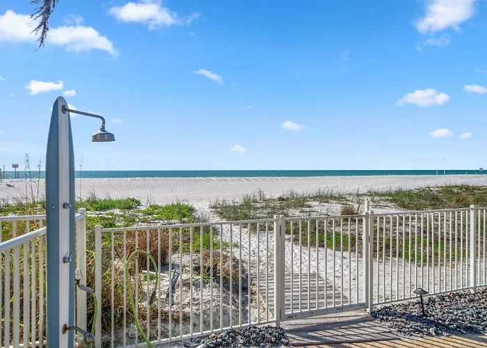 2,000 Sq Ft Condo With Private Indoor Poolside Cabana Unit 4 At Four Shores