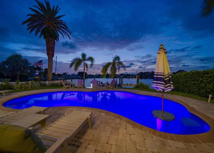 Waterfront Luxury W/ Heated Salt Pool & Golf Cart