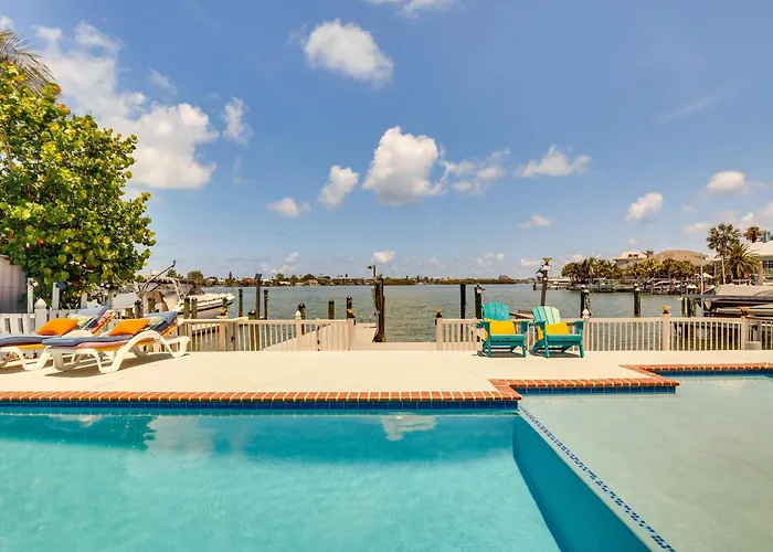 Waterfront Getaway With Pool And Dock - Walk To Beach!