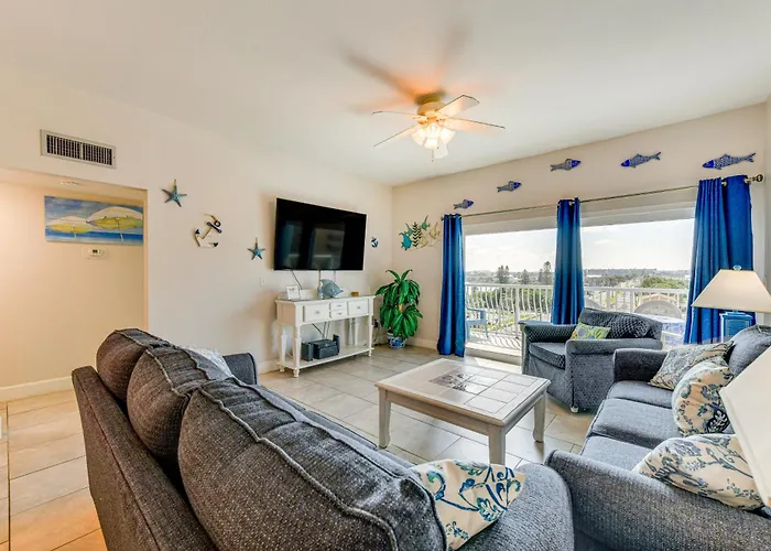 Redington Shores Retreat With Beach Access!