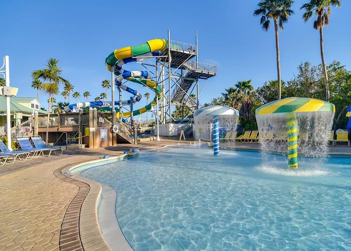 Waterfront Condo With Water Park, Walk To The Beach!