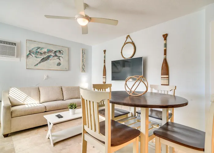 Apartment With Easy Access To Indian Rocks Beach!
