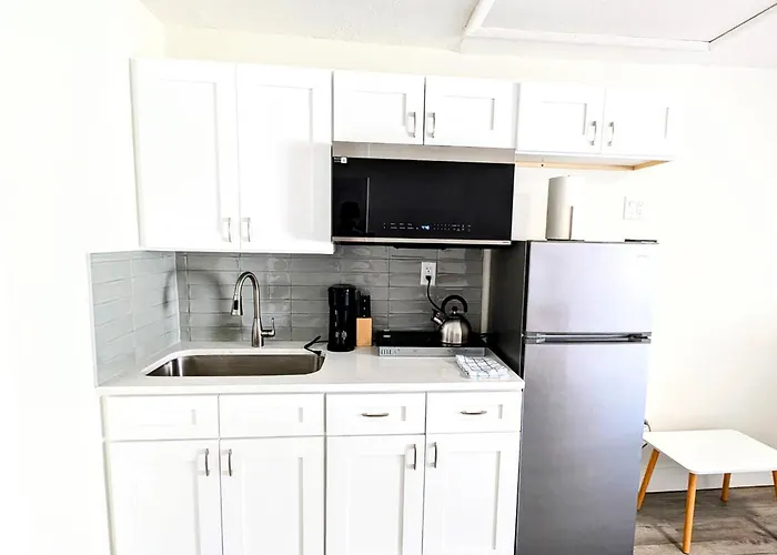 Sunny Retreat Unit 3 Studio