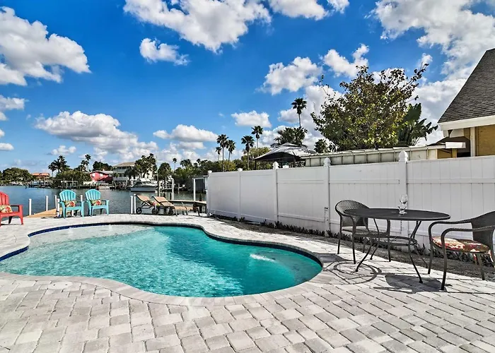 Bayside Pad With Pool Access And Dock Half Mi To Beach