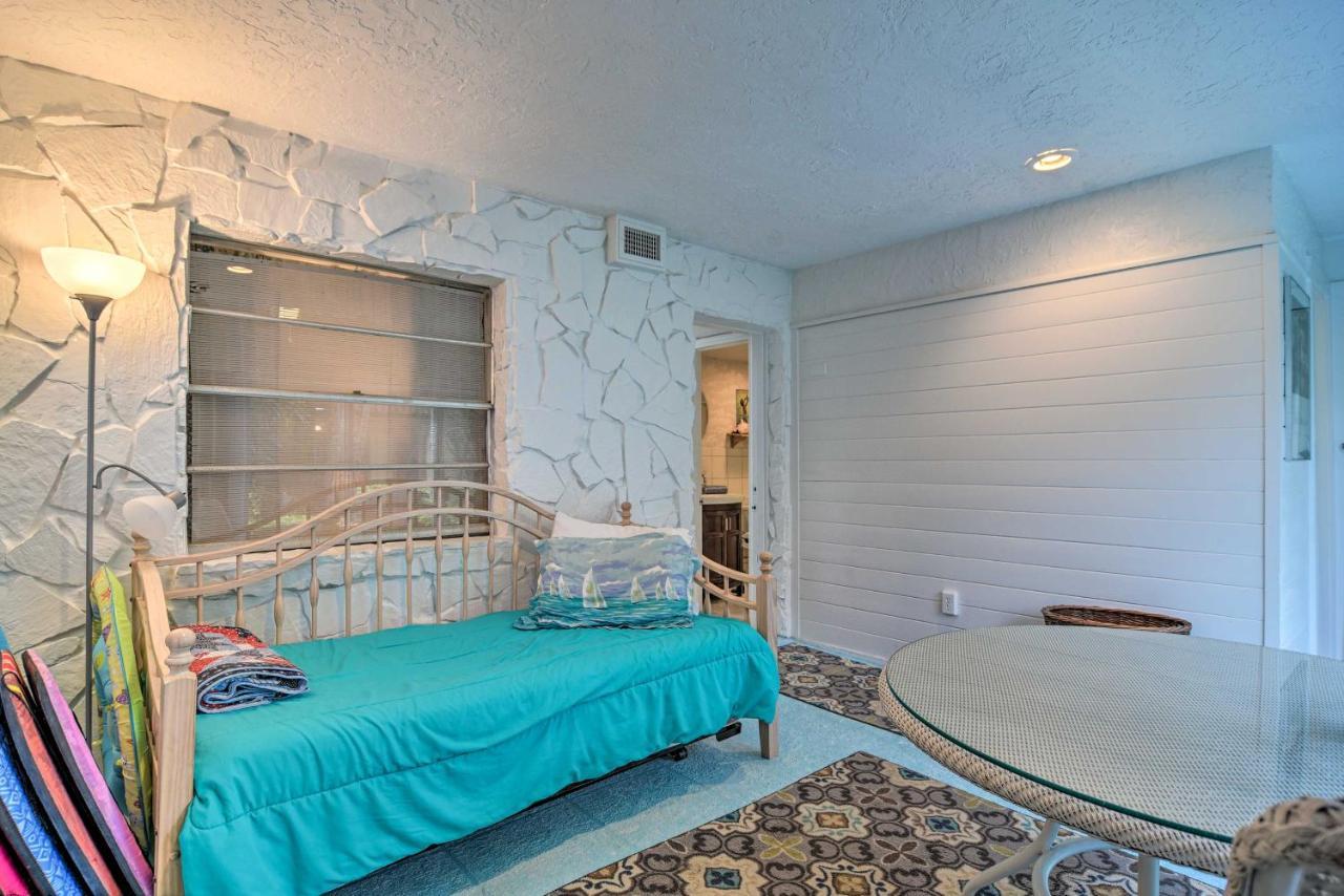 Apartment Breezy Belleair - 12 Steps To Shore! *