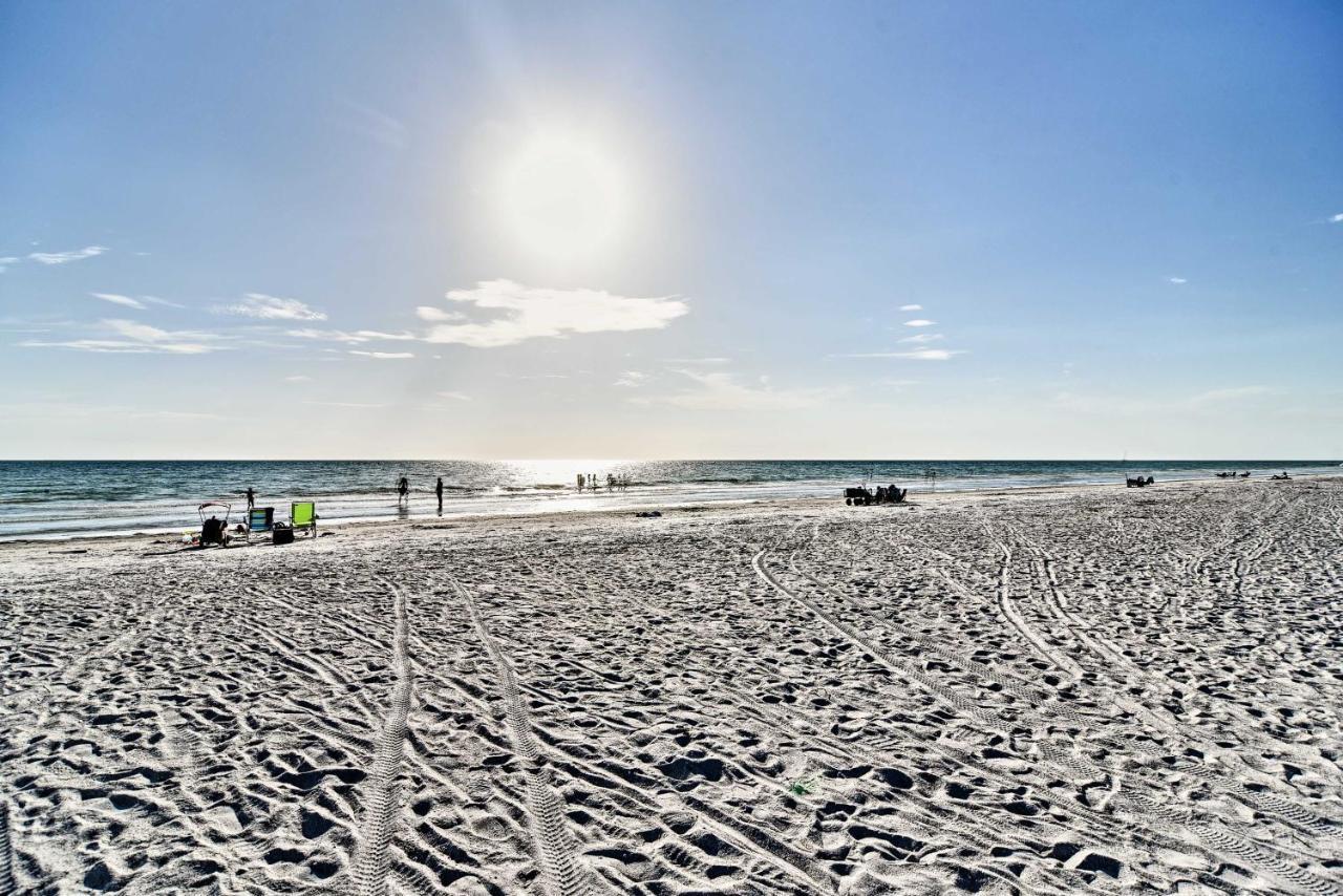 Apartment Walk To With Pool In Indian Shores! *