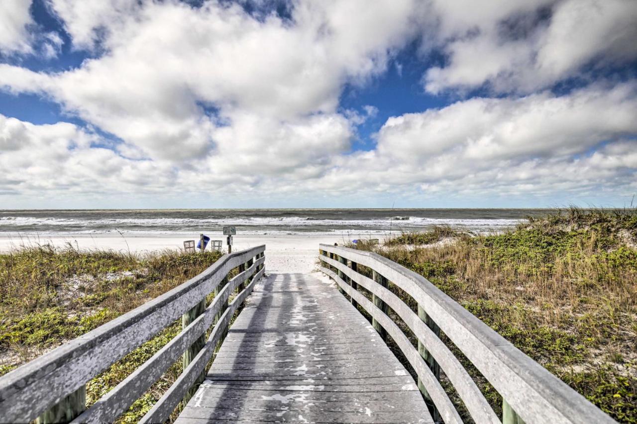 Waterfront With Water Park, Walk To The Beach! Clearwater Beach