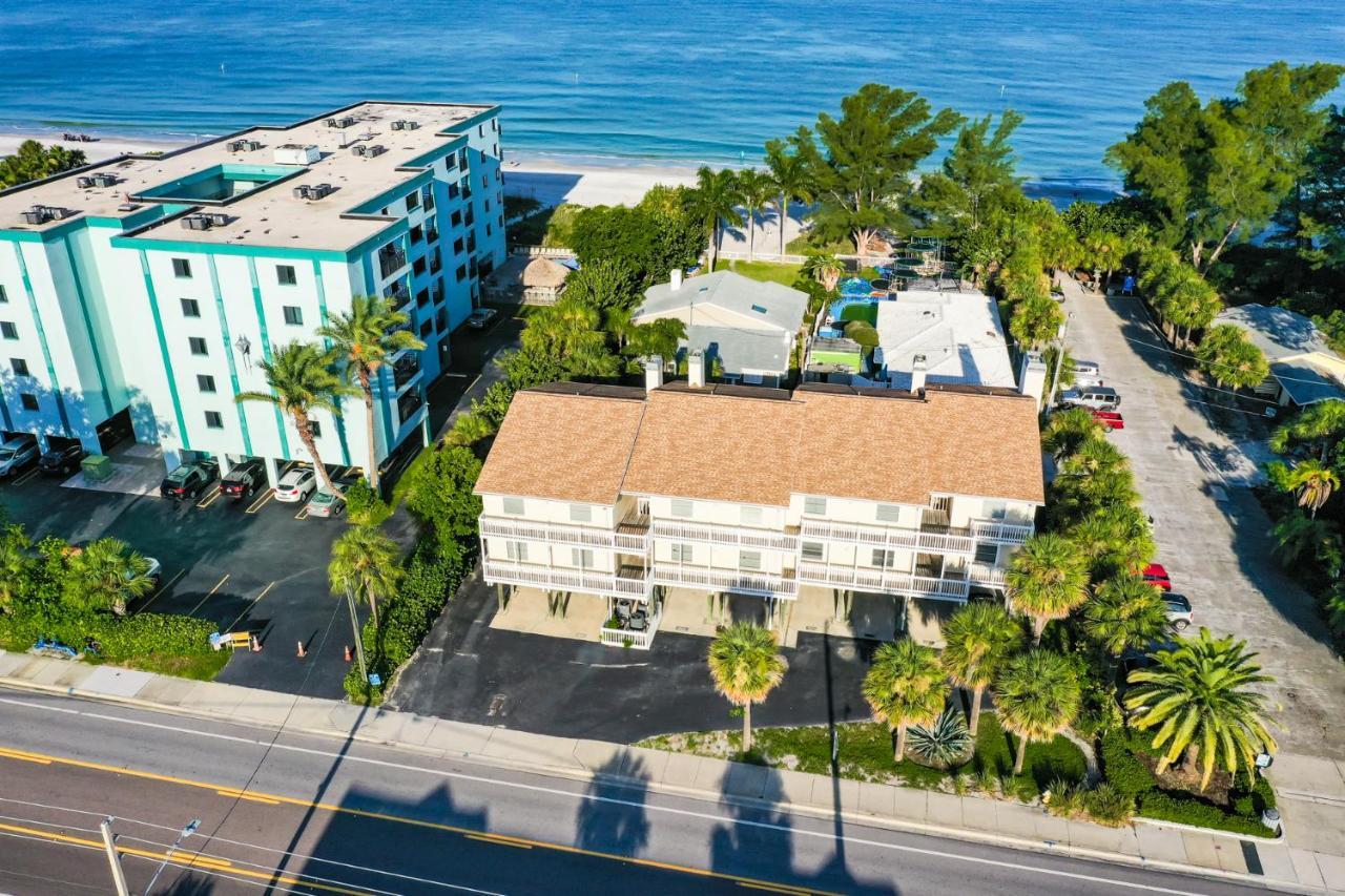 100 Steps To Beautiful Indian Rocks Beach, Oceanside, 2 Bedroom Updated Apartment