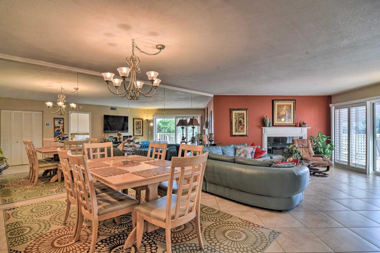Apartment Beachfront Indian Shores - Pool And Hot Tub! *