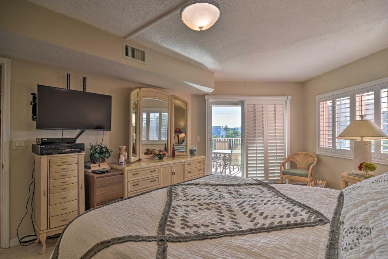 Beachfront Indian Shores - Pool And Hot Tub! Apartment *