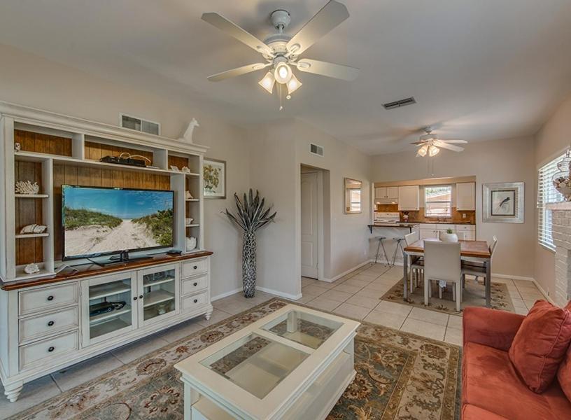 Holiday home Beachcomber Beach House - Weekly Just Steps To White Sand Beach! *