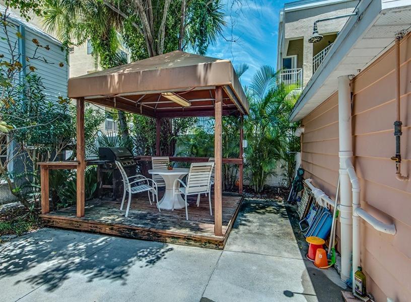 Beachcomber Beach House - Weekly Just Steps To White Sand Beach!