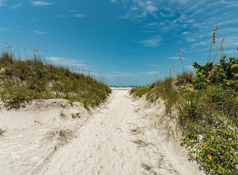Beachcomber Beach House - Weekly Just Steps To White Sand Beach! Holiday home Clearwater Beach