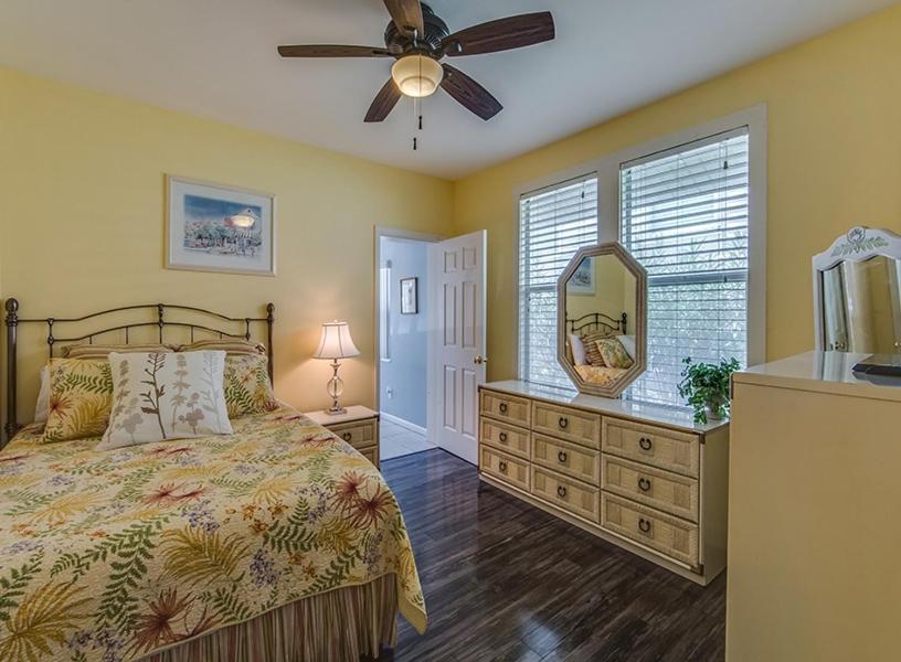 Beachcomber Beach House - Weekly Just Steps To White Sand Beach! Clearwater Beach