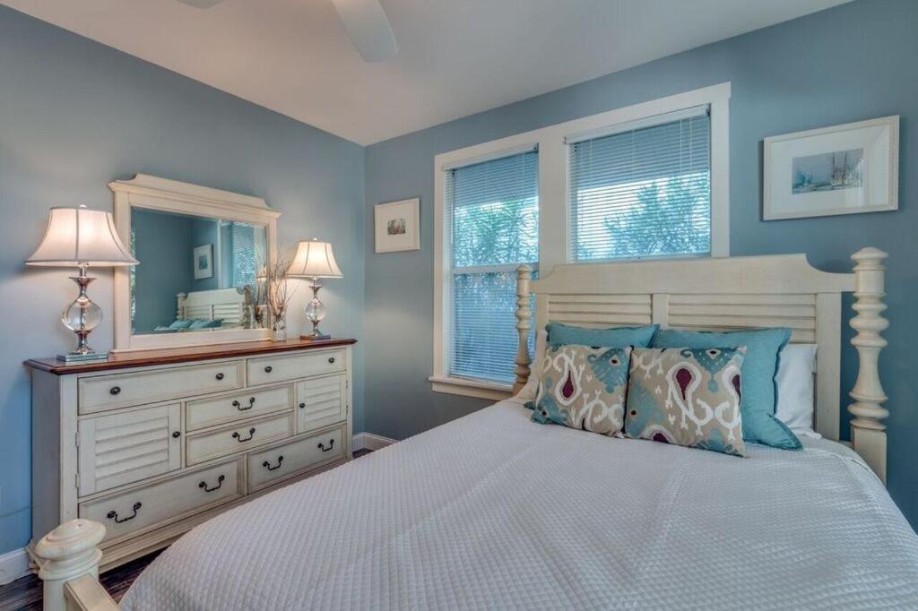 Beachcomber Beach House - Weekly Just Steps To White Sand Beach!