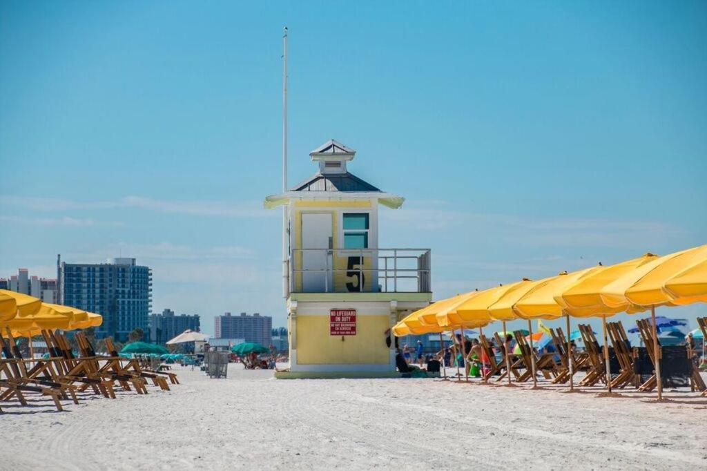 Beachcomber Beach House - Weekly Just Steps To White Sand Beach! Holiday home Clearwater Beach