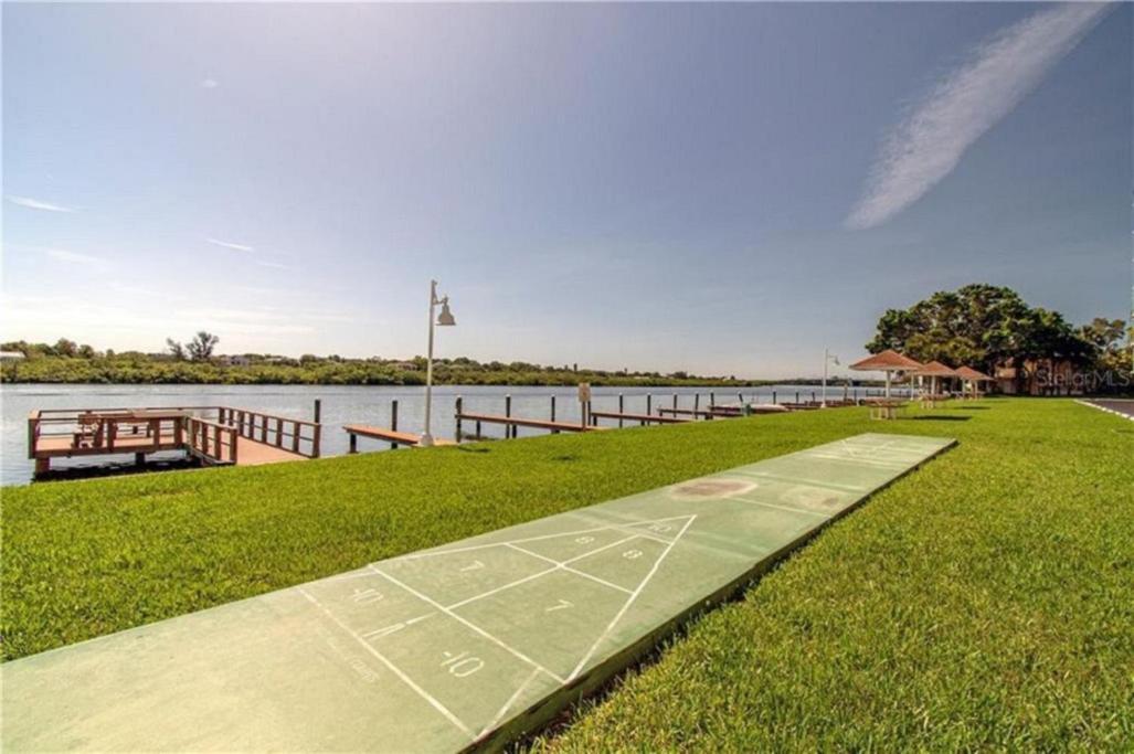 Bayshore Yatch Tennis 2br 3 Beds, Walking Distance To Beautiful Quite Holiday home
