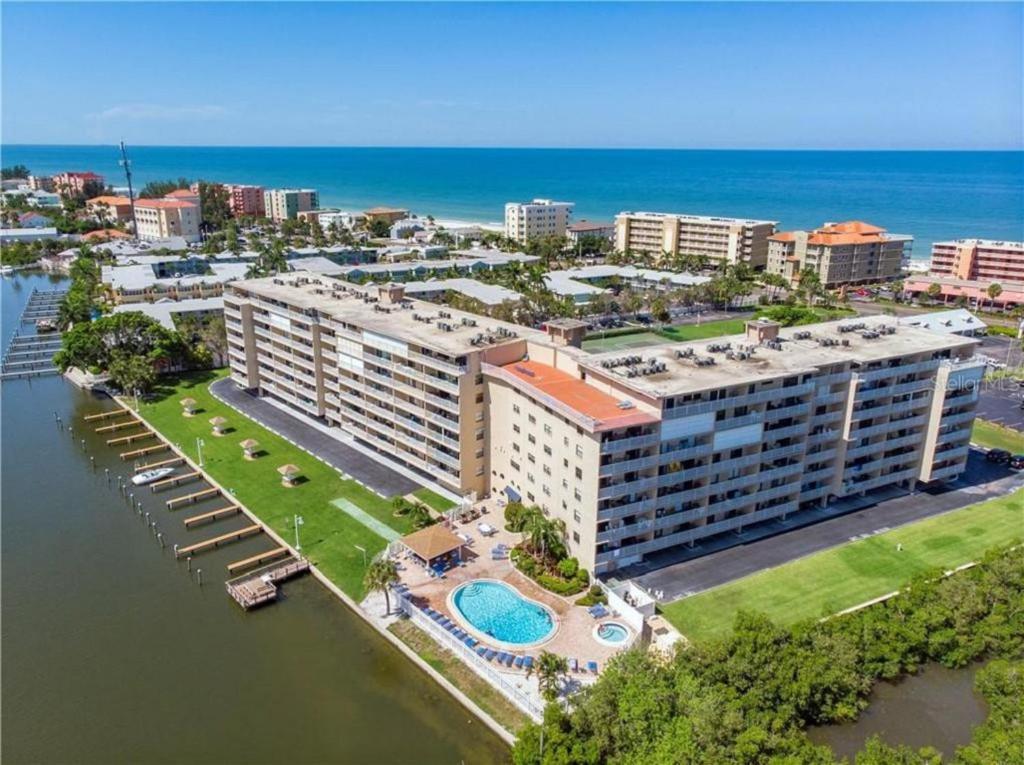 Bayshore Yatch Tennis 2br 3 Beds, Walking Distance To Beautiful Quite
