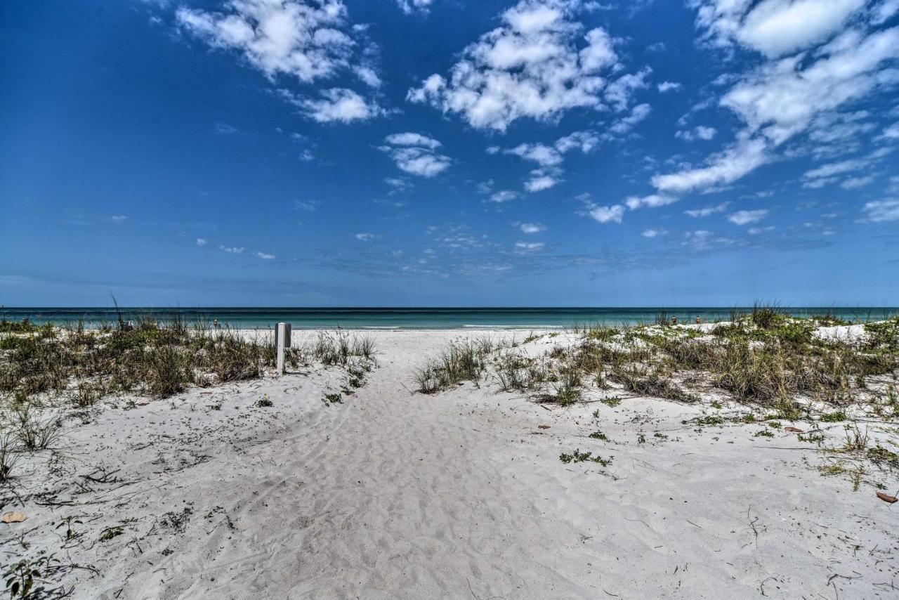 Walk To With Deck In Indian Shores Apartment *