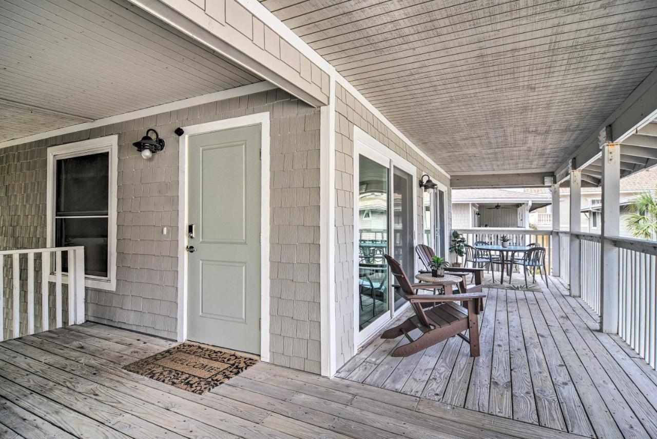 Walk To With Deck In Indian Shores *