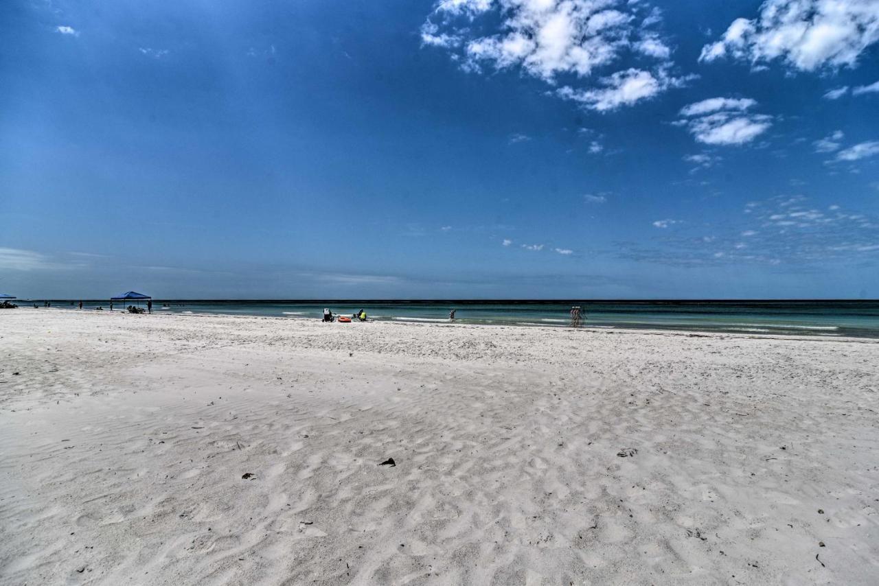 Walk To With Deck In Indian Shores Apartment Clearwater Beach
