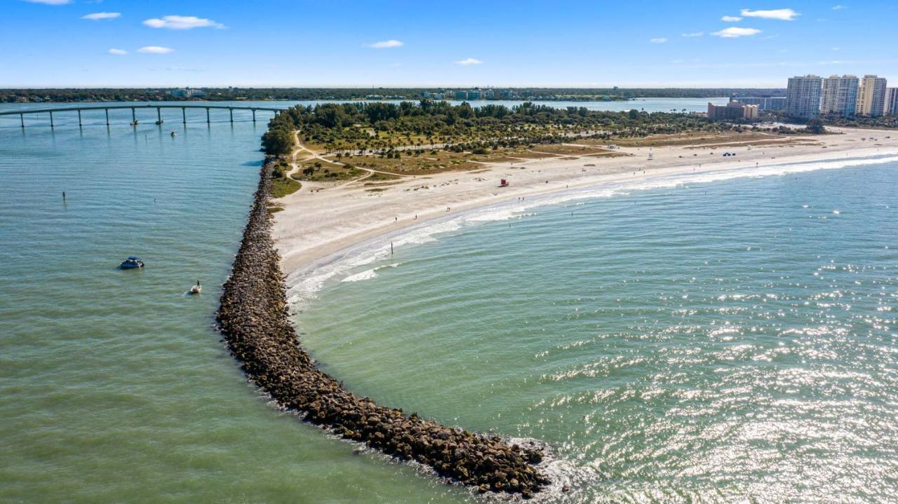 Charming Beach With Stunning Unset Views Pets Are Welcome Here Bella7