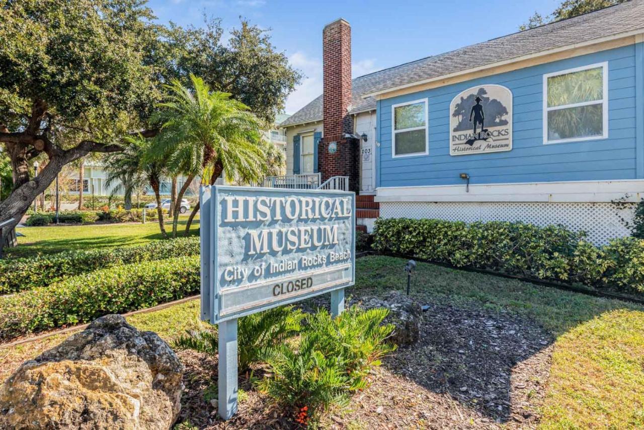 Charming Beach With Stunning Unset Views Pets Are Welcome Here Bella7 Clearwater Beach