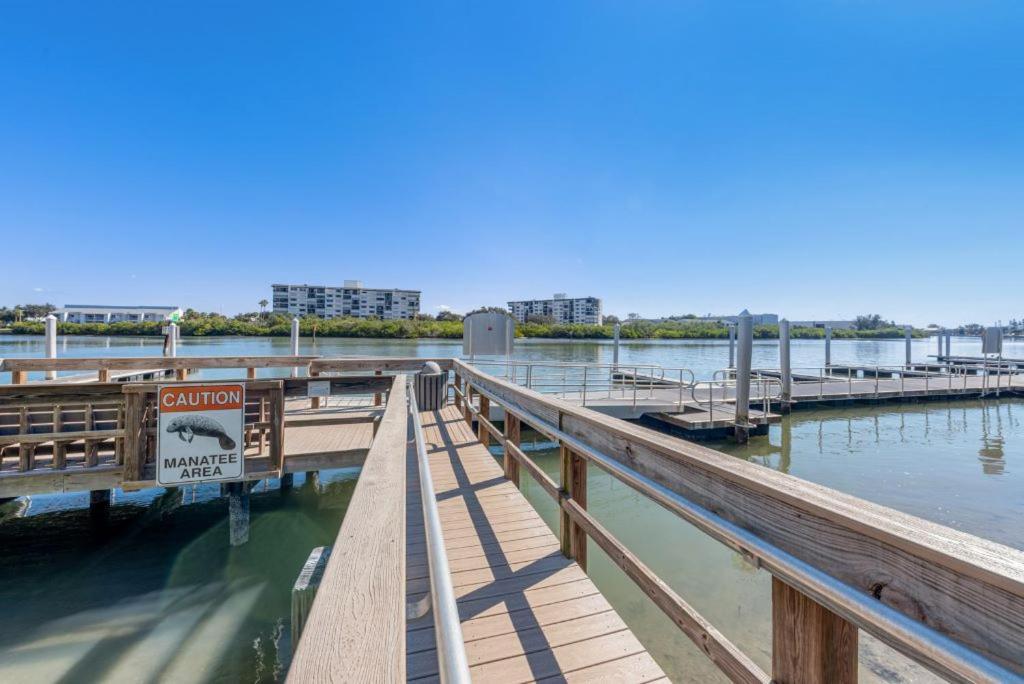Charming Beach With Stunning Unset Views Pets Are Welcome Here Bella7 Apartment *