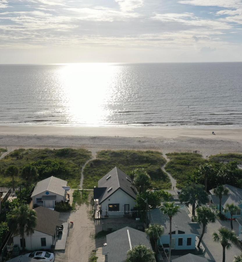 Chalet Private Front Cottage- Indian Rocks Clearwater Beach