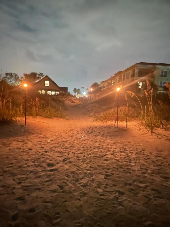 Chalet Private Front Cottage- Indian Rocks Clearwater Beach