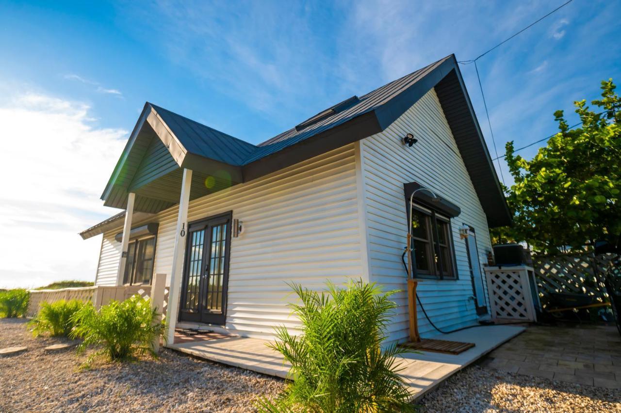 Private Front Cottage- Indian Rocks Chalet Clearwater Beach